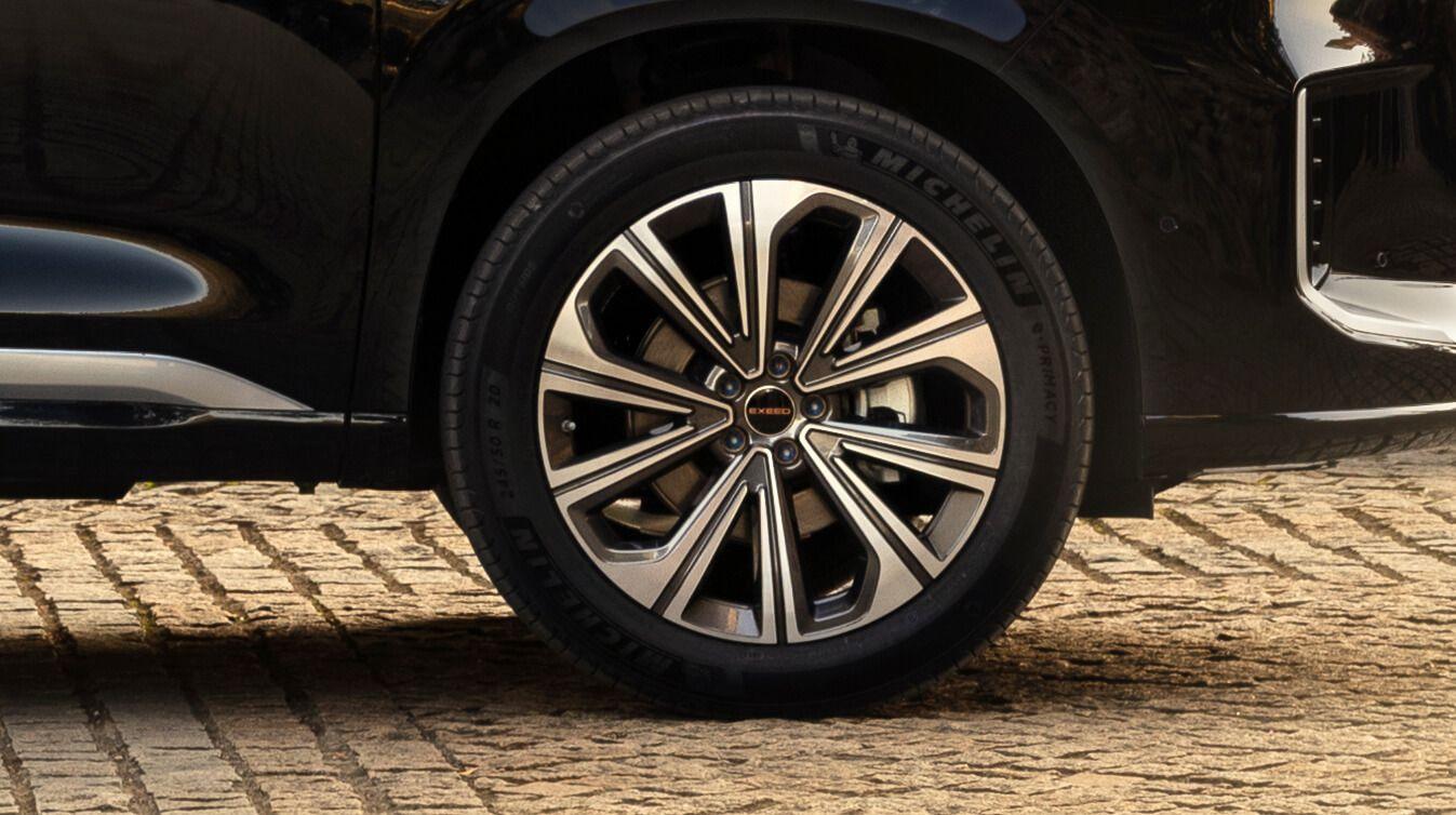 Exeed VX 20-inch alloy wheels image