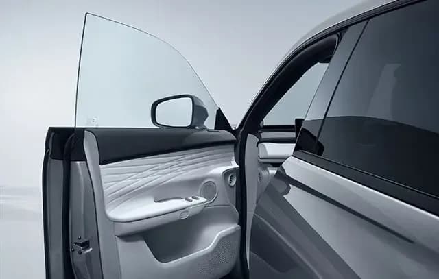 Electric suction door