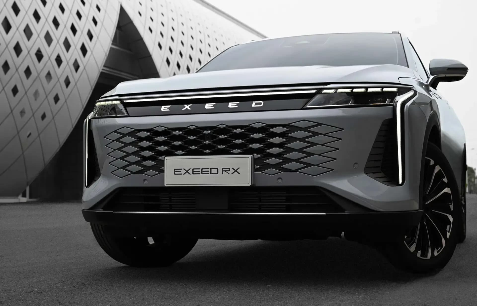 22Borderless and Diamond Shaped Air Intake Grille